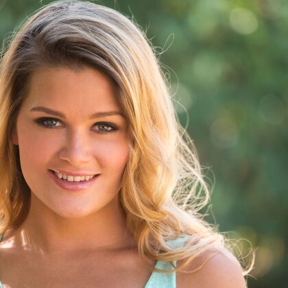 Abby Cross 001 01-abby-cross-pulls-off-her-top-by-digital-desire.jpg