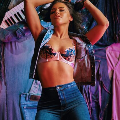 Adriana Chechik gallery 004