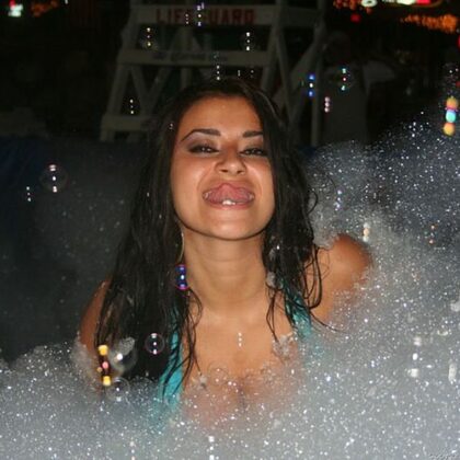 Alexa Loren 003 02-alexa-loren-in-bubbles.jpg