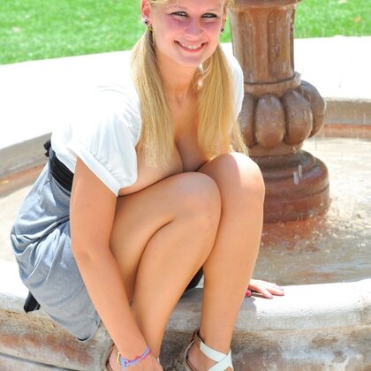 Alice Wonder 007 07-busty-alice-ftv.jpg