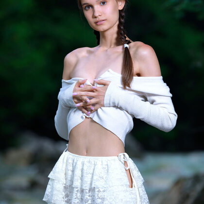 Anastasia Bella 019 02-riverside-serenity-in-white-anastasia-bella-outdoor-nude-gallery.jpg