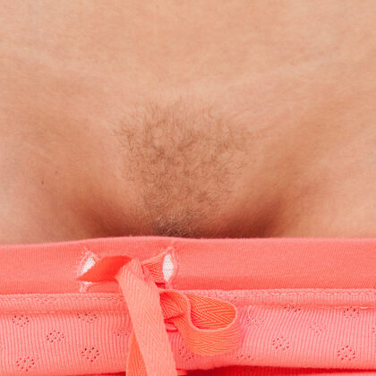 Anya Amsel 004 03-anya-amsel-everybody-does-it-by-zishy.jpg