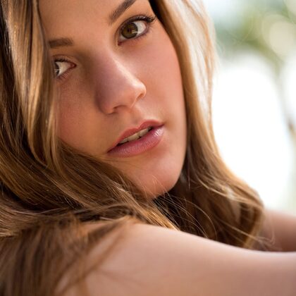 Aubrey Snow 001 01-aubrey-snow-erotic-gallery-by-digital-desire.jpg