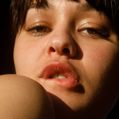 Bessi Niurba 001 08-bessi-niurba-hot-car-shoot-with-teasing-sexy-poses.jpg