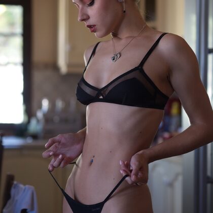 Chloe Toy 001 01-chloe-toy-in-on-the-shoot-by-girlfolio.jpg