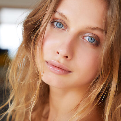 Clarice 042 10-clarice-show-it-off-by-met-art.jpg