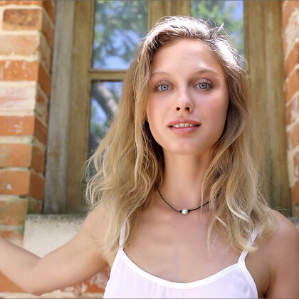 Clarice 055 01-clarice-a-bird-in-the-hand-by-mpl-studios.jpg