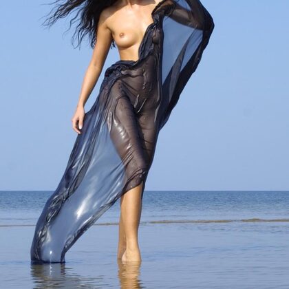 Corinna B 003 05-natalie-in-water.jpg