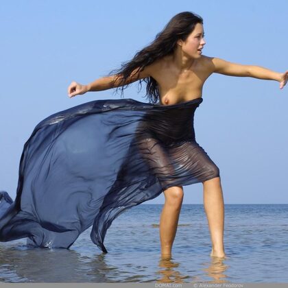 Corinna B 003 06-natalie-in-water.jpg