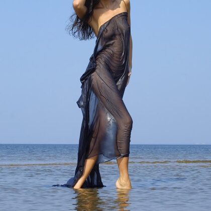 Corinna B 003 07-natalie-in-water.jpg