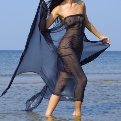 Corinna B 003 08-natalie-in-water.jpg