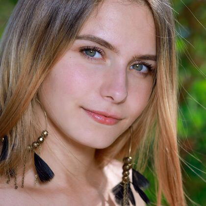 Dakota Pink 025 01-dakota-pink-feathers-by-met-art.jpg