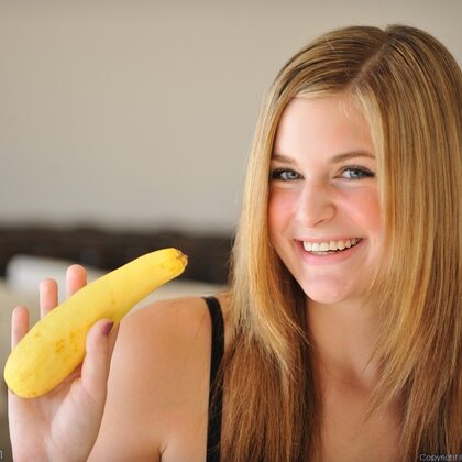 Danielle Ftv 009 08-danielle-likes-fruites.jpg