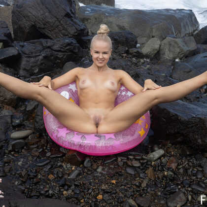 Decima 004 05-emma-k-beach-vibes-by-femjoy.jpg