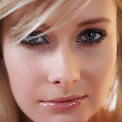 Deni 009 04-deni-on-a-floor.jpg