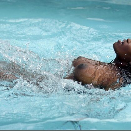 Deserea 004 12-deserea-in-the-pool.jpg