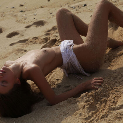 Elin 005 06-elin-karey-by-met-art.jpg