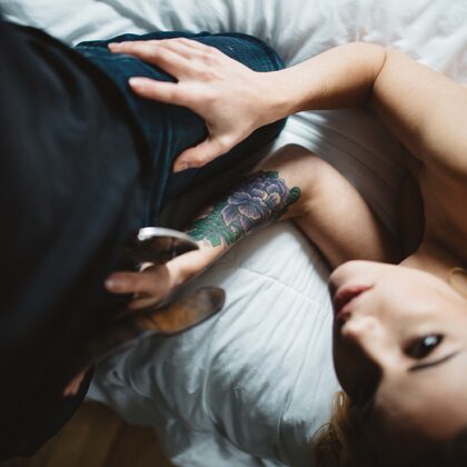 Elizabeth Marxs 009 10-elizabeth-marxs-artsy-in-bedroom.jpg