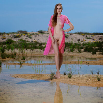 Elle Tan gallery 005