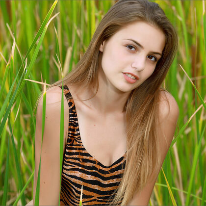 Elle Tan gallery 027