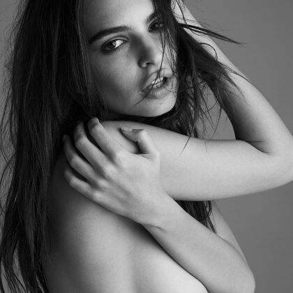 Emily Ratajkowski 001 04-emily-ratajkowski-black-and-white-nudes.jpg