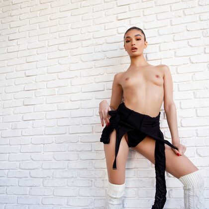 Emily Willis 004 05-emily-willis-slow-dance-by-playboy.jpg