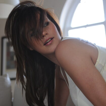 Emma Nicholls 006 07-emma-nicholls-nude-model-from-girlfolio.jpg