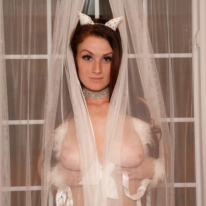 Emmy Sinclair 004 02-emmy-sinclair-anaheim-heels-by-zishy.jpg