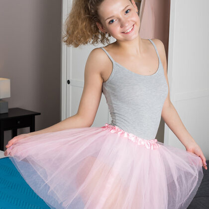 Faina Bona 005 01-faina-sexy-fitting-by-amour-angels.jpg