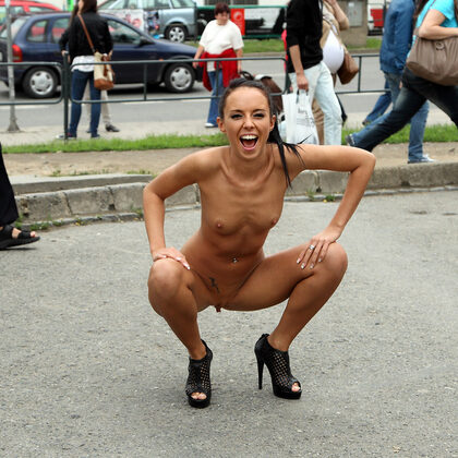 Gina Devine 004 13-gina-devine-nude-in-public.jpg