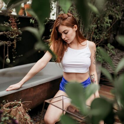 Gingermaya 001 01-gingermaya-in-wet-white-top-teasing-outdoors-by-the-tub.jpg