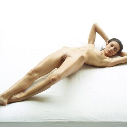 Hannah E 003 14-rose-body-sculpting-by-hegre.jpg