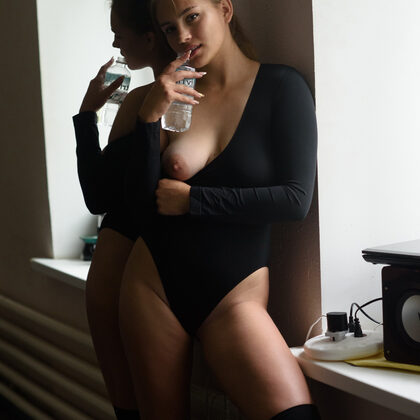 Harissa Berry 001 03-harissa-berry-studio-nudio-by-zishy.jpg