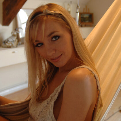 Hayley Marie Coppin 045 02-hayley-marie-coppin-chilling-out.jpg