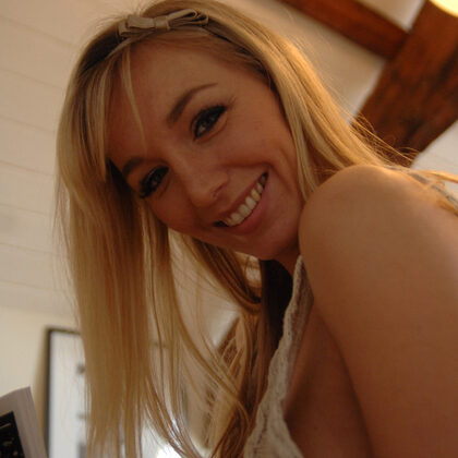 Hayley Marie Coppin 045 03-hayley-marie-coppin-chilling-out.jpg