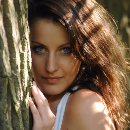 Helen Louise 003 07-helen-outdoors.jpg