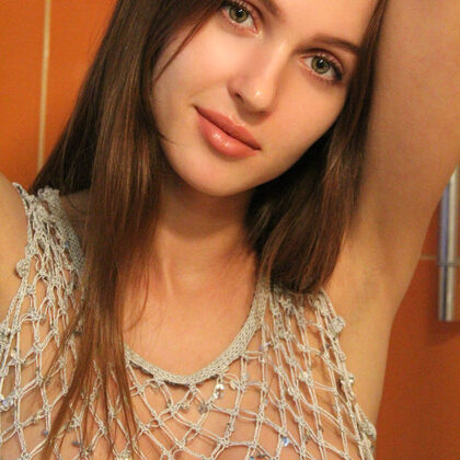 Holly Haim gallery 004