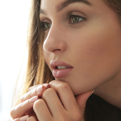 Holly Haim 005 06-met-art-presenting-holly-haim.jpg