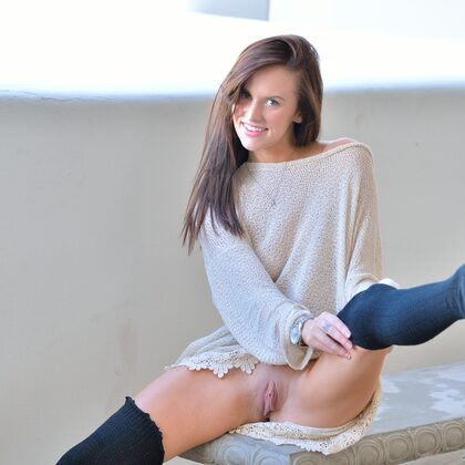 Jayden Taylors 008 06-jayden-barefoot-spreads-by-ftv-girls.jpg