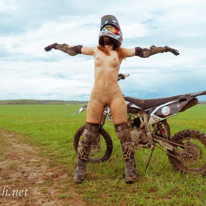 Jeny Smith 007 06-jeny-smith-dirt-bike.jpg