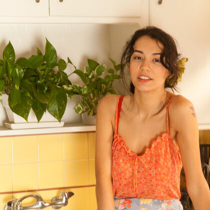 Jessem Floyd 001 01-warm-kitchen-glow-and-floral-fashion-session-with-jessem-floyd.jpg