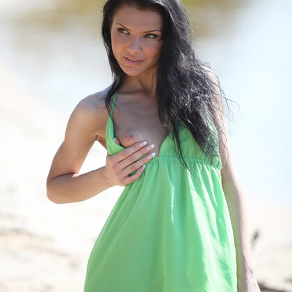 Jordan B 001 04-emma-sand-track-by-zemani.jpg