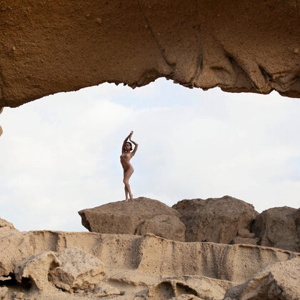 Joy Lamore 001 01-joy-lamore-no-limits-by-playboy.jpg