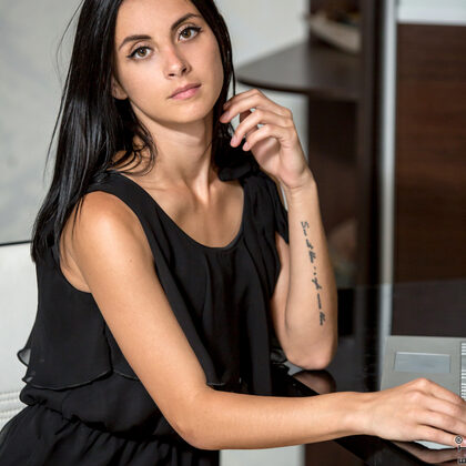 Juck 003 02-alyssa-k-elegant-beauty-by-nubiles.jpg