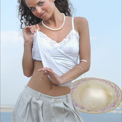 Karina G 002 01-kyla-sage-by-mpl-studios.jpg