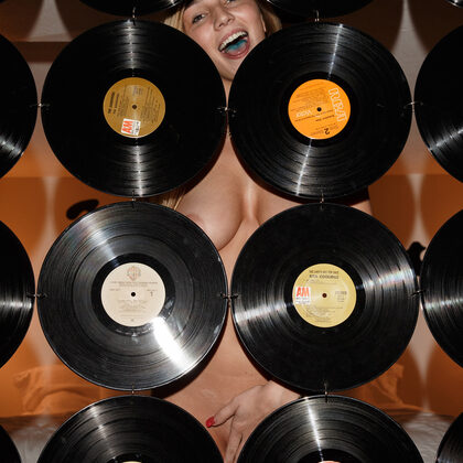 Kendra Sunderland 001 06-kendra-sunderland-at-the-korova-by-zishy.jpg