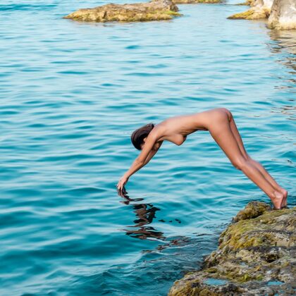 Laura Giraudi 014 13-laura-giraudi-on-top-of-the-world-by-met-art.jpg