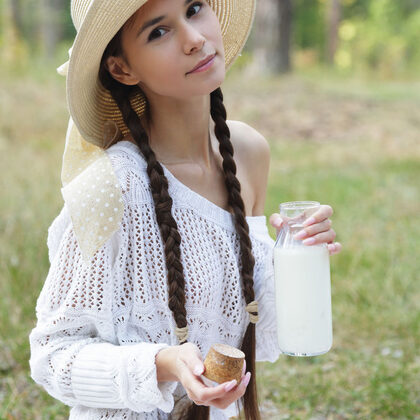 Leona Mia 023 03-leona-mia-russian-seasons-by-amour-angels.jpg