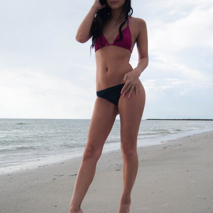 Lola Sinclair 005 04-lola-sinclair-at-the-beach-by-this-years-model.jpg
