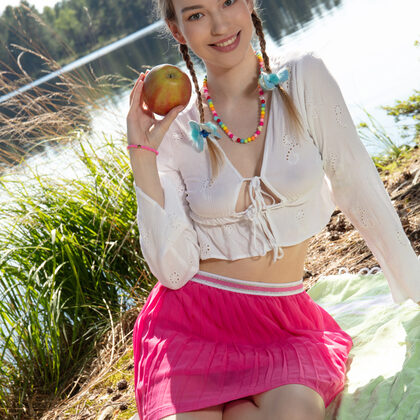 Lola Wink gallery 002